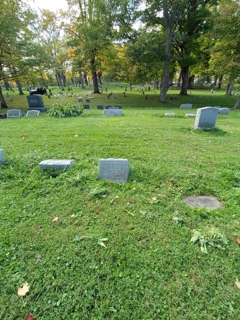 Edward J. Goettel's grave. Photo 1