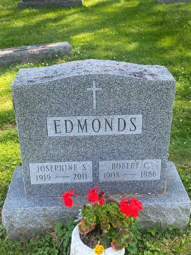 Josephine S. Edmonds's grave. Photo 3