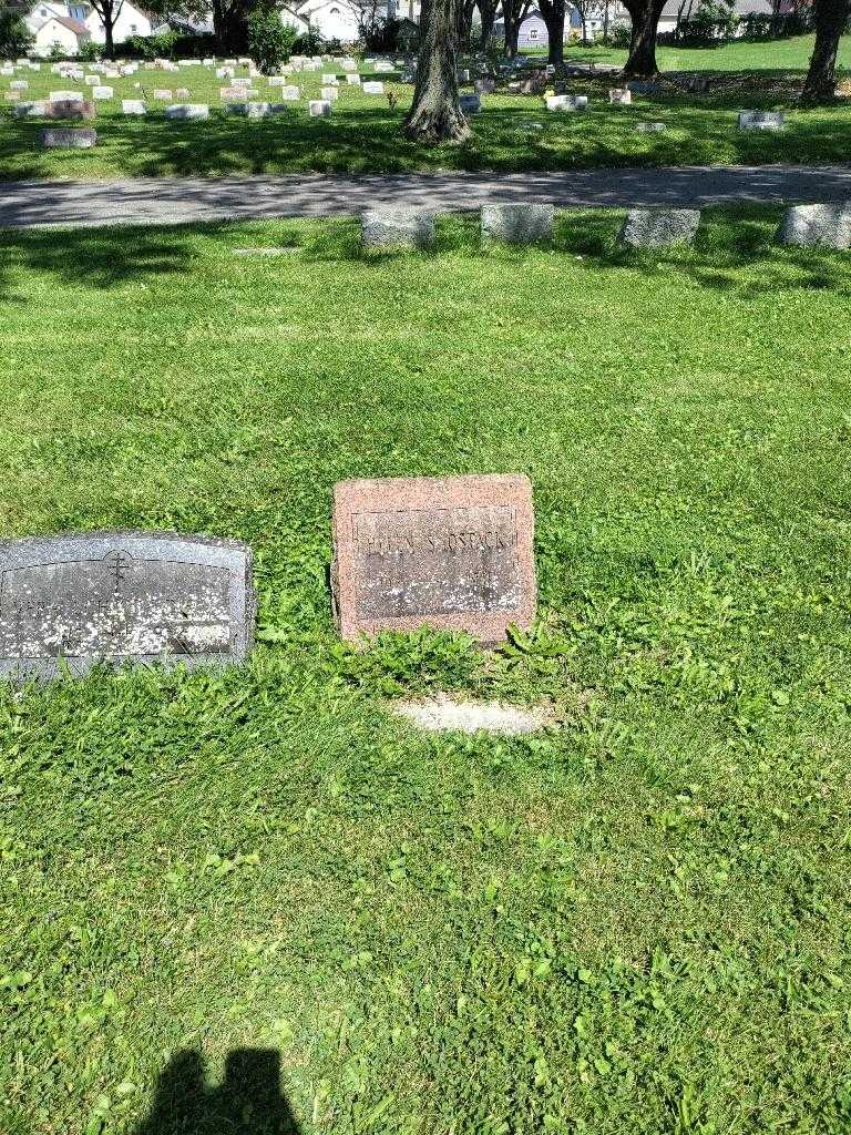 Helen Shostack's grave. Photo 1