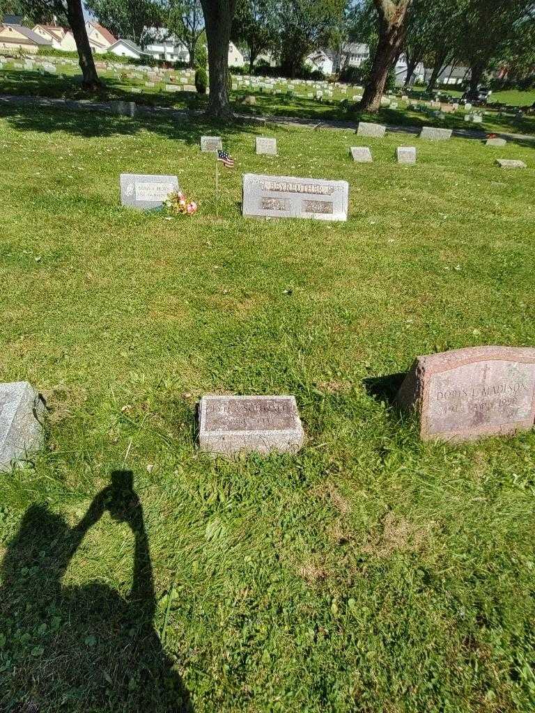 Lydia Schwald's grave. Photo 1