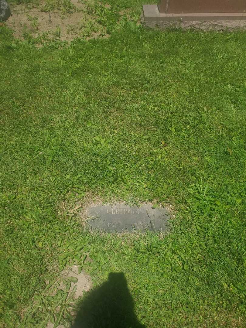 Gertrude B. Oswald's grave. Photo 2