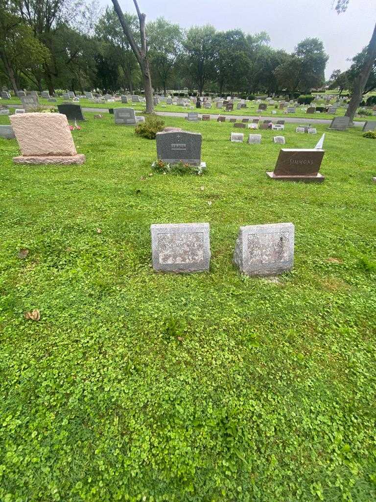 Anna Mae Reese's grave. Photo 1