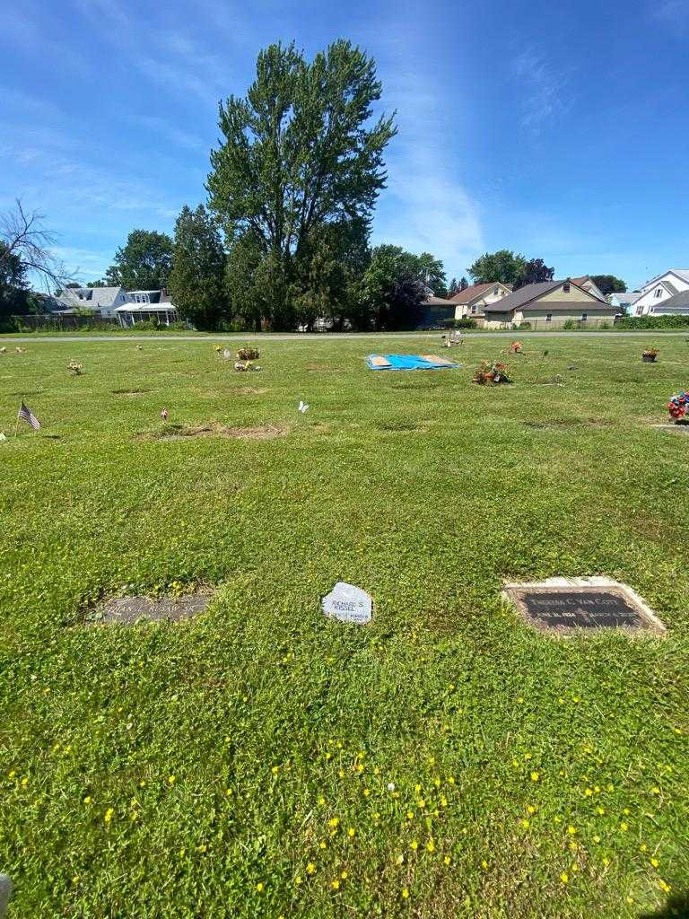 Richard S. Kissel's grave. Photo 1