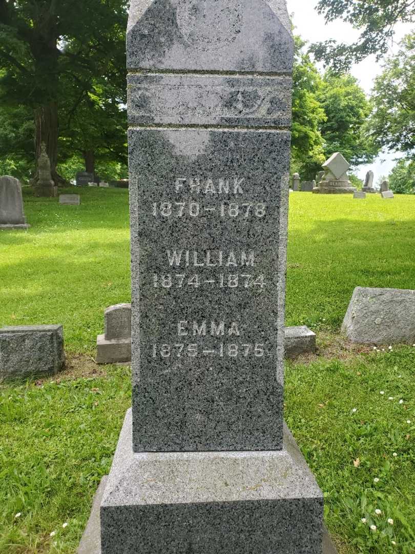 Otto E. Debes's grave. Photo 1