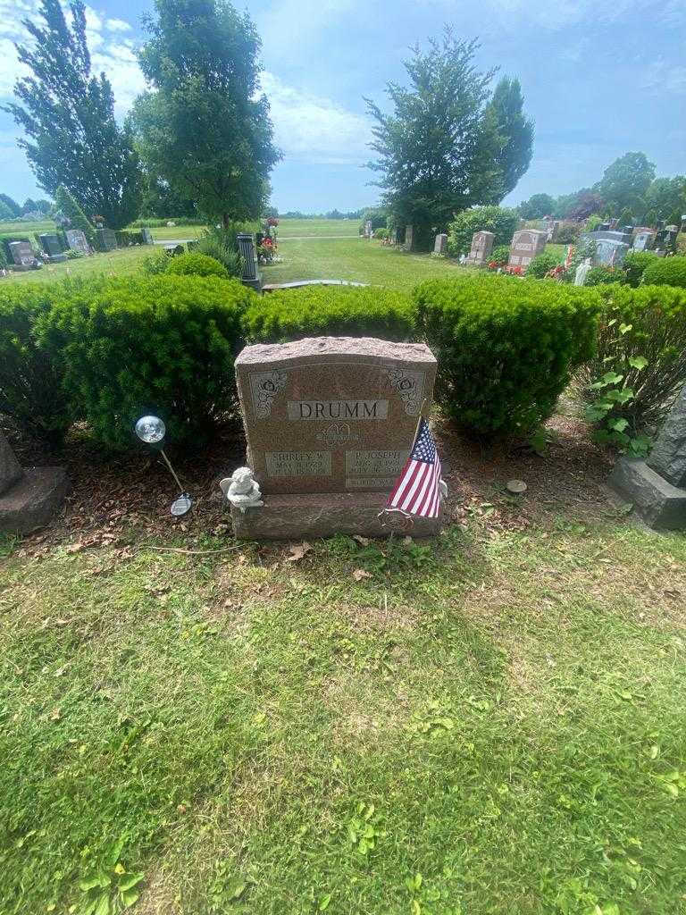 Shirley W. Drumm's grave. Photo 1