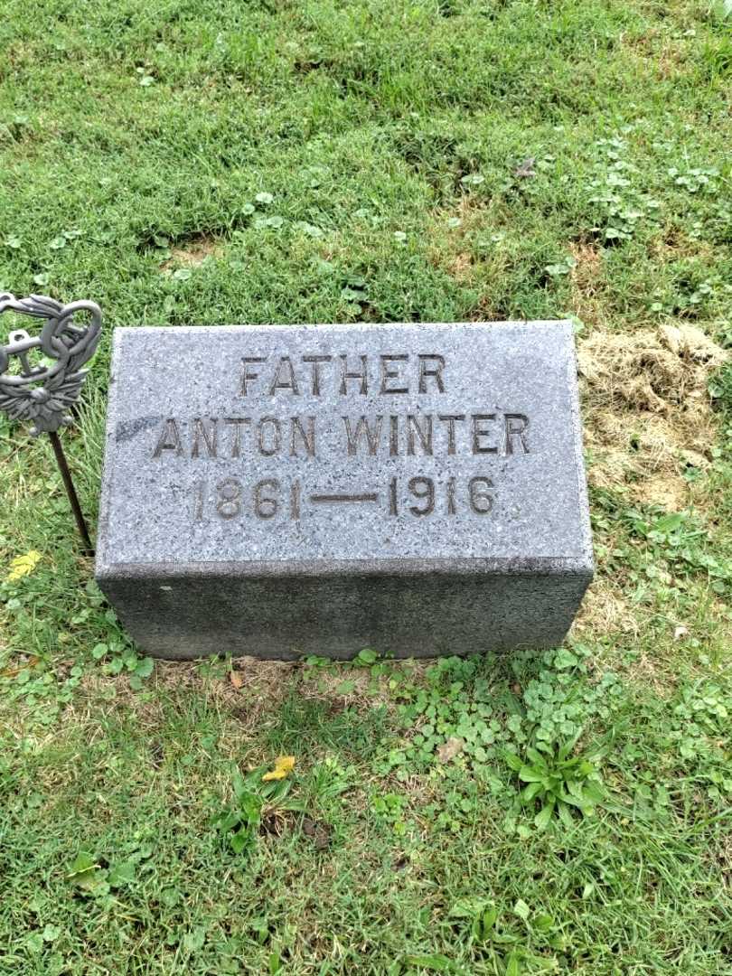 Anton Winter's grave. Photo 4