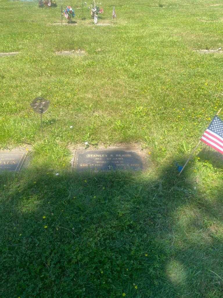 Stanley R. Braun's grave. Photo 2