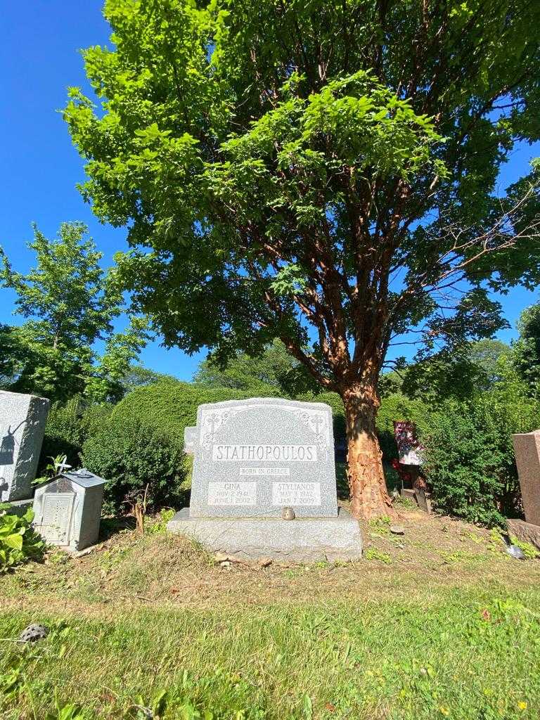 Gina Stathopoulos's grave. Photo 1