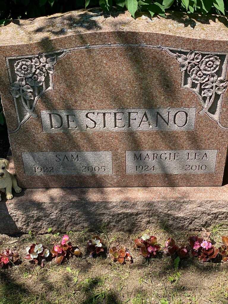 Sam De Stefano's grave. Photo 3