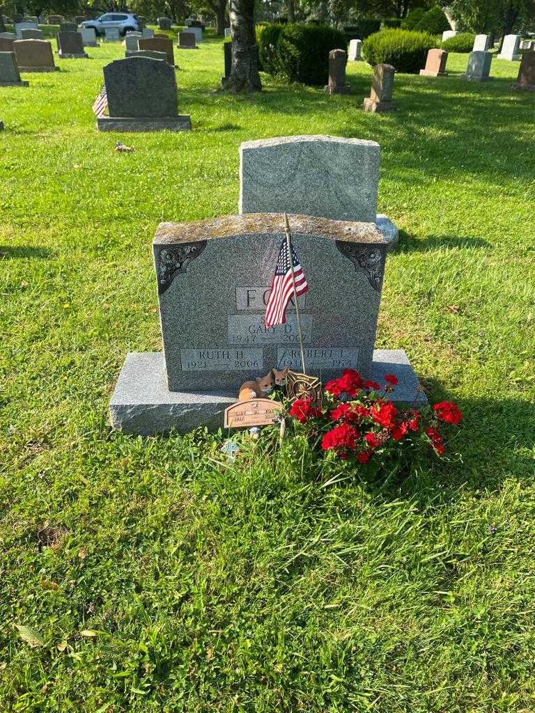 Robert L. Fox's grave. Photo 2