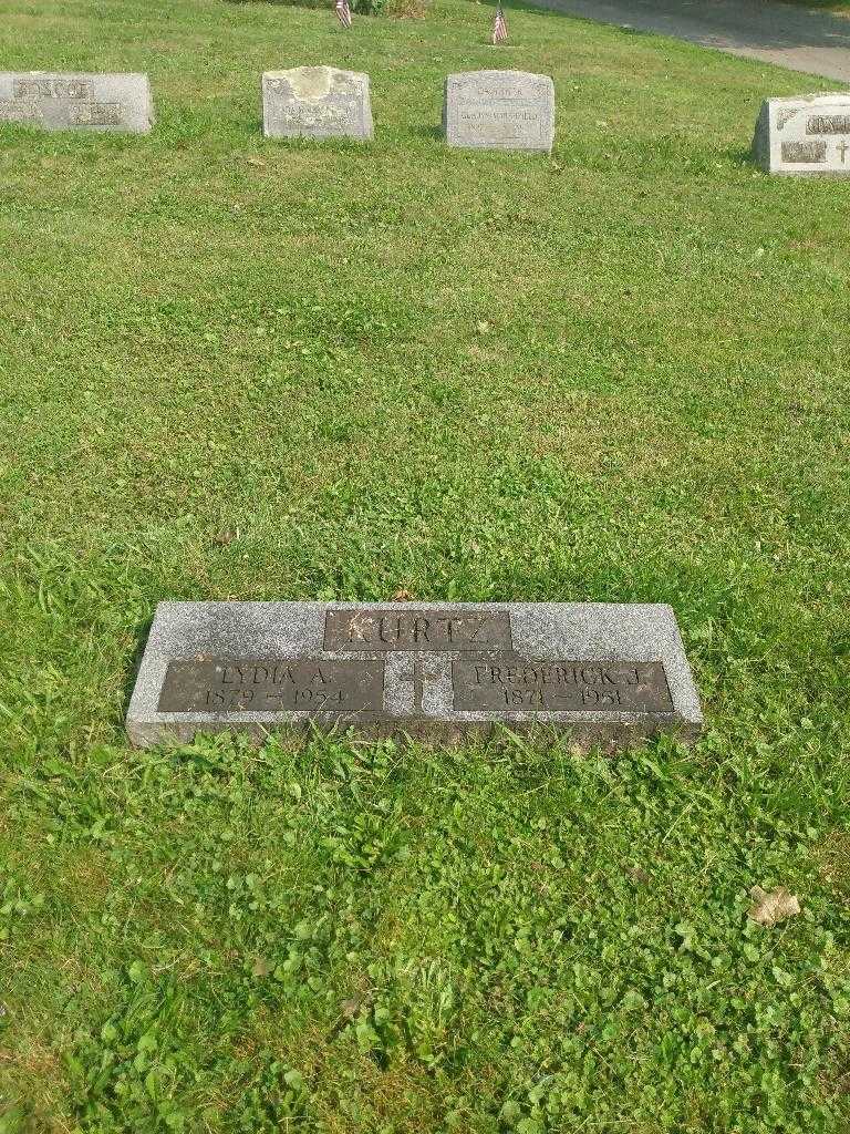 Frederick J. Kurtz's grave. Photo 1