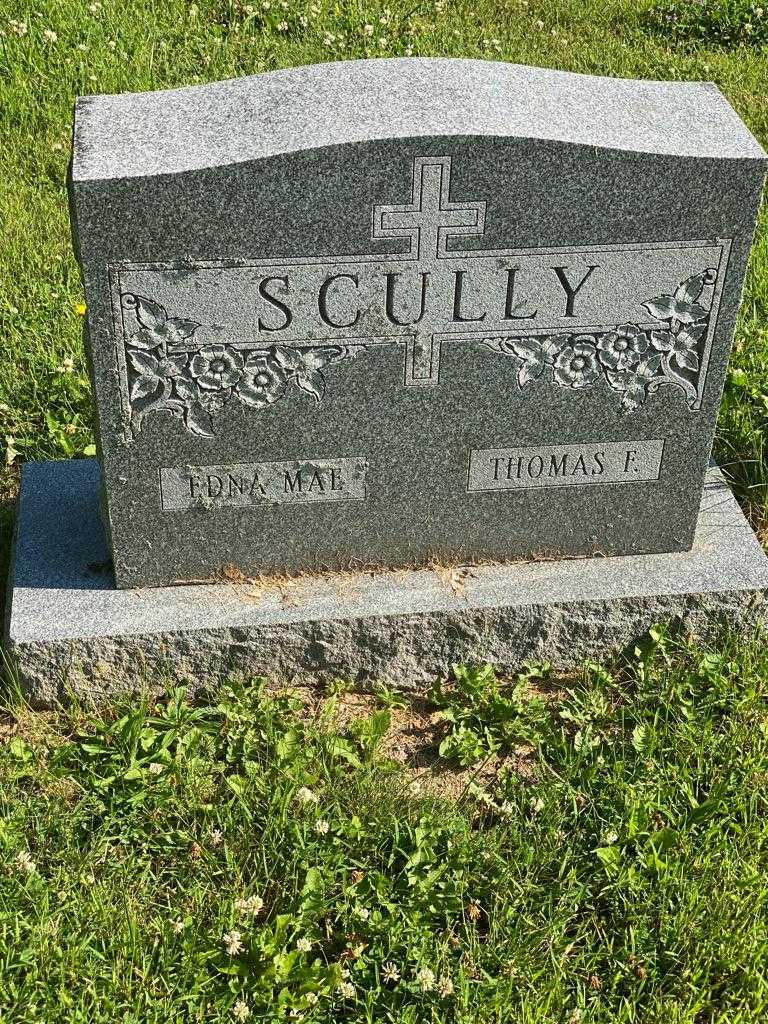 Edna Scully Mae's grave. Photo 3