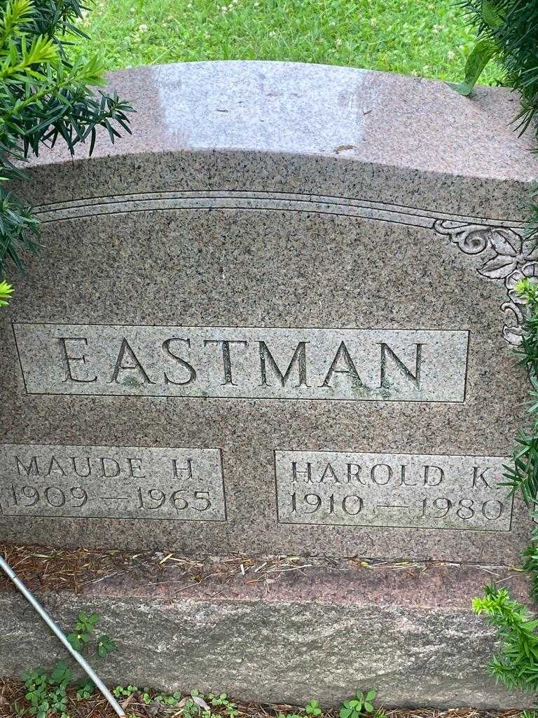 Maude H. Eastman's grave. Photo 3