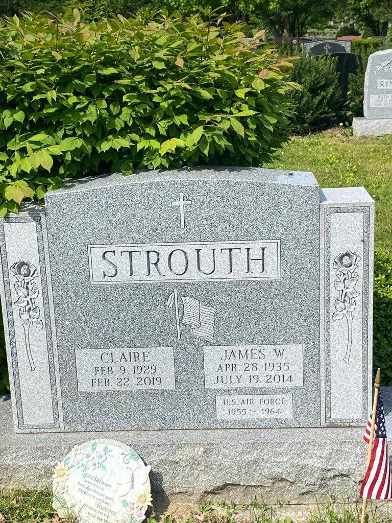 Claire Strouth's grave. Photo 3