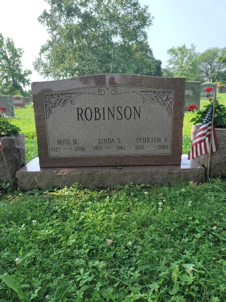 Ephraim R. Robinson's grave. Photo 1