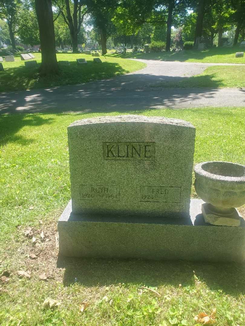 Ruth M. Kline's grave. Photo 2