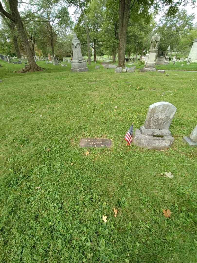 Warren J. Dashley's grave. Photo 1