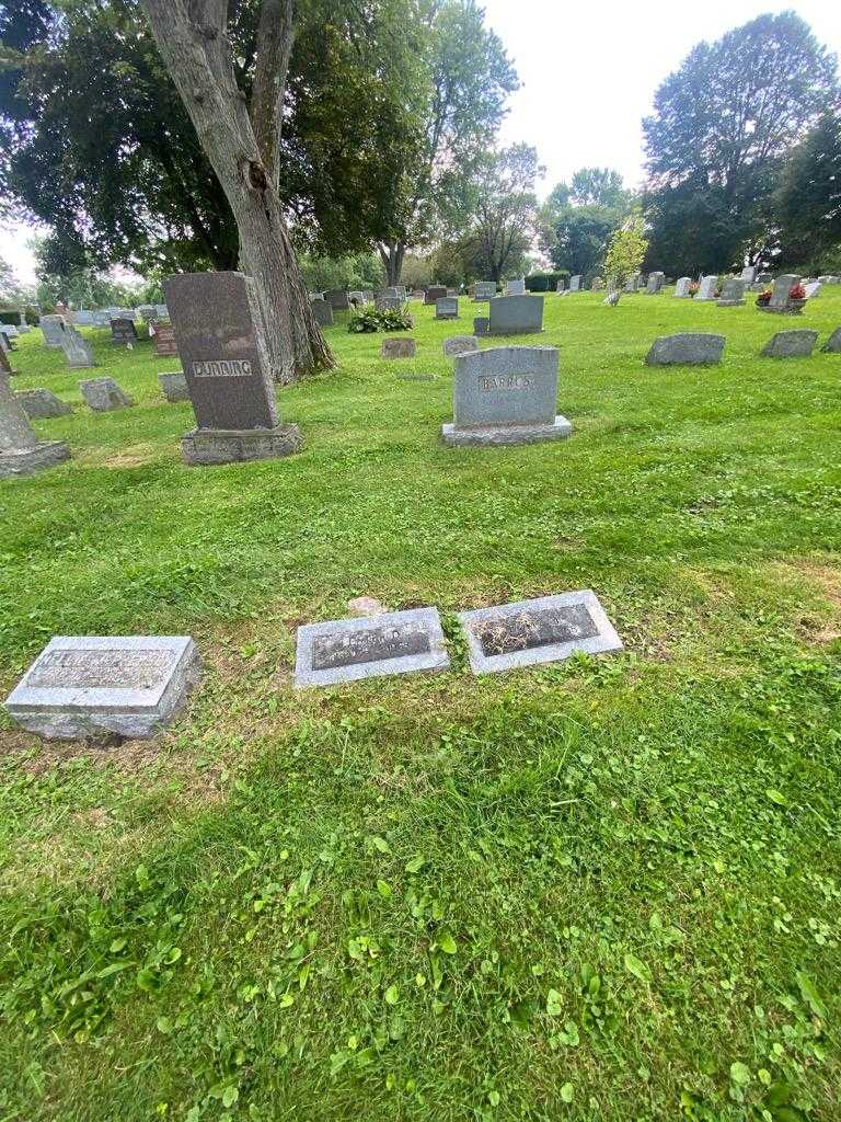 Lester D. Barrus's grave. Photo 1