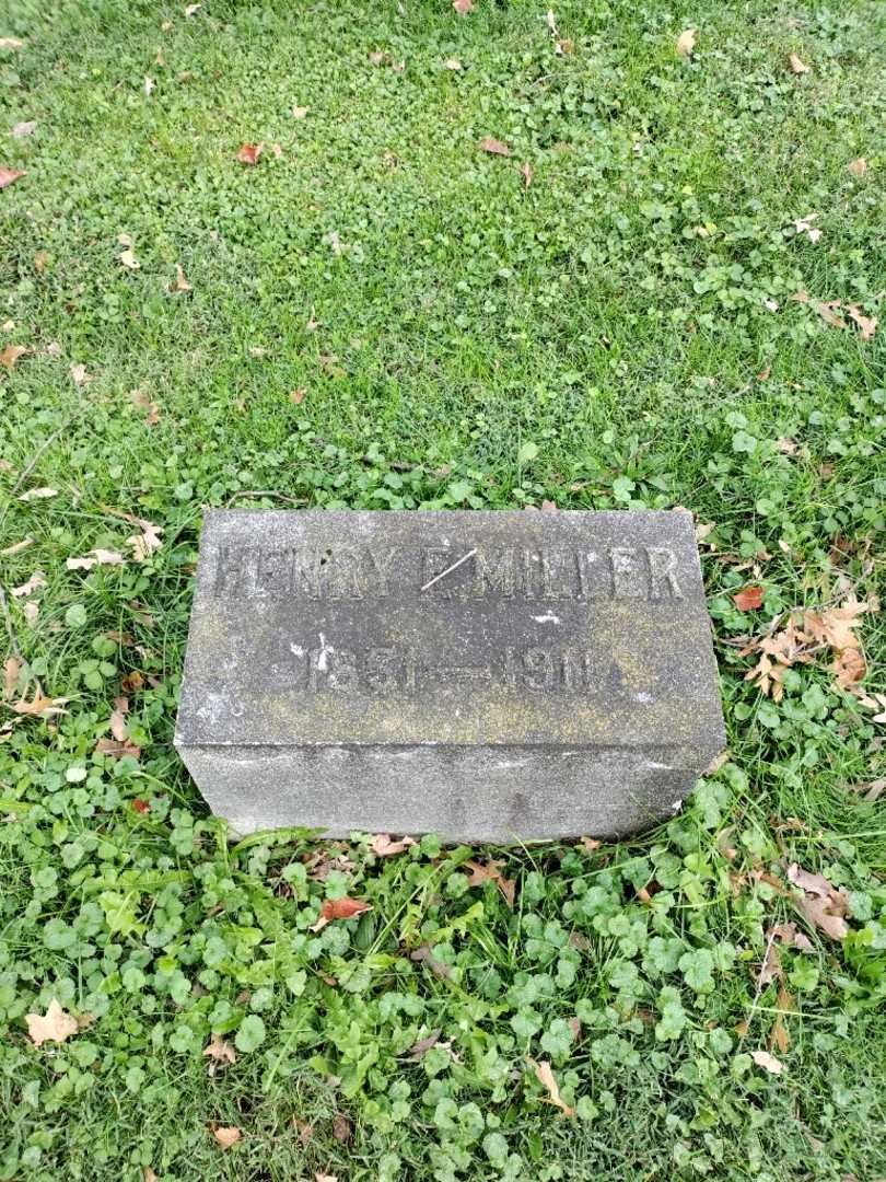 Henry E. Miller's grave. Photo 2