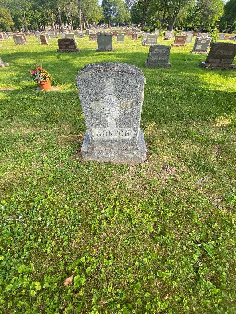 Greta L. Norton's grave. Photo 1
