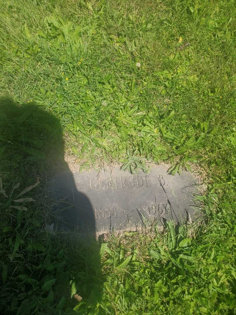 Gertrude B. Oswald's grave. Photo 3