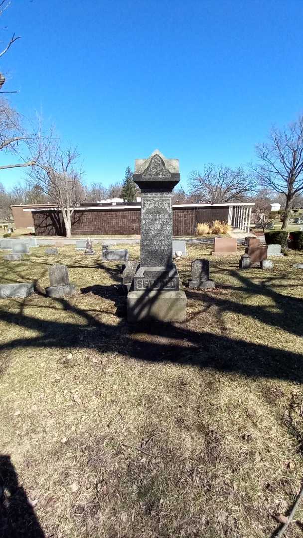 Jacob Seybold's grave. Photo 2
