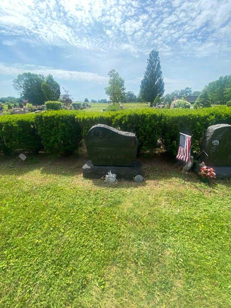 Cecil C. Rowand's grave. Photo 1