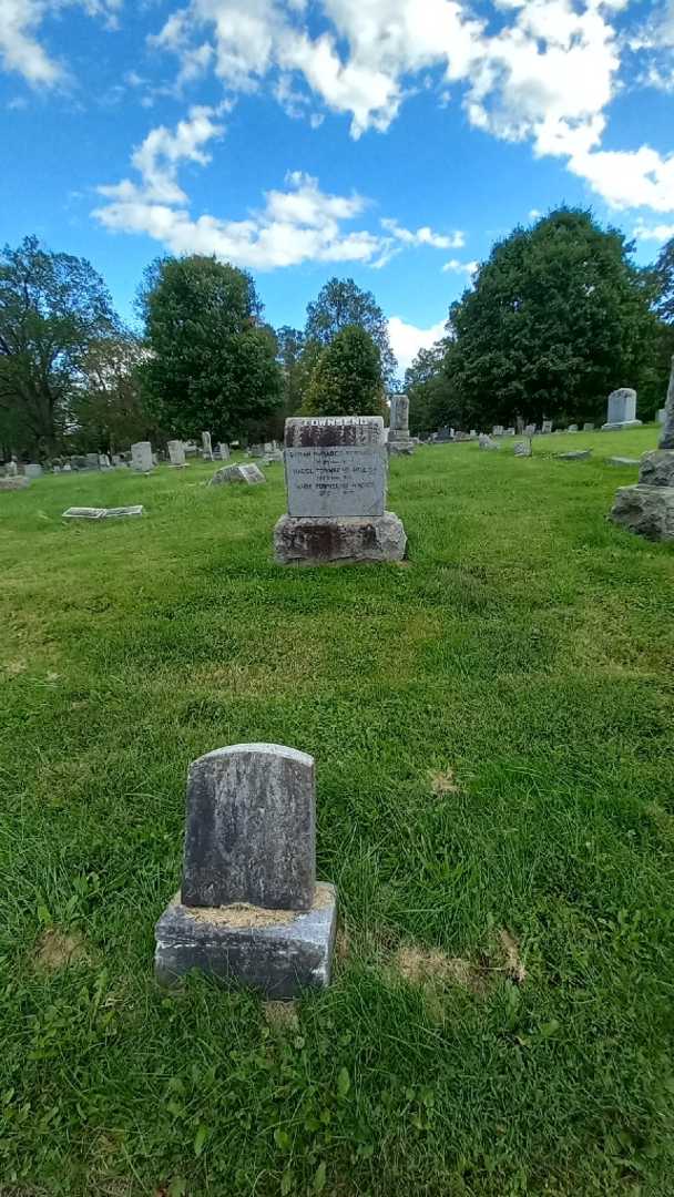 Mabel R. Millier Townsend's grave. Photo 1