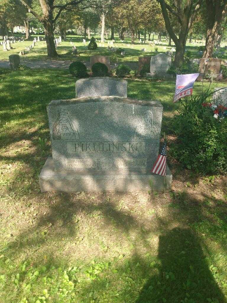 Ann B. Pikulinski's grave. Photo 2