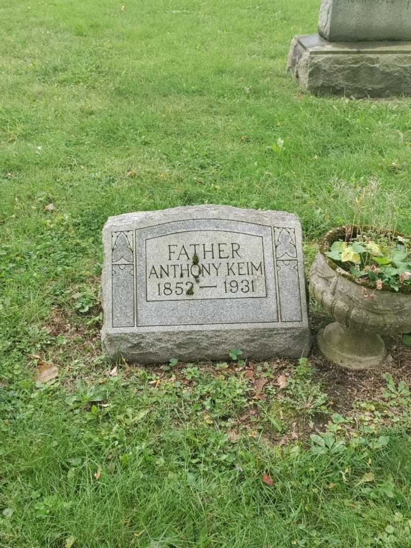 Anthony Keim's grave. Photo 2