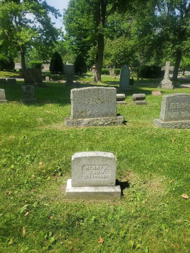 Henry A. Zahn's grave. Photo 1