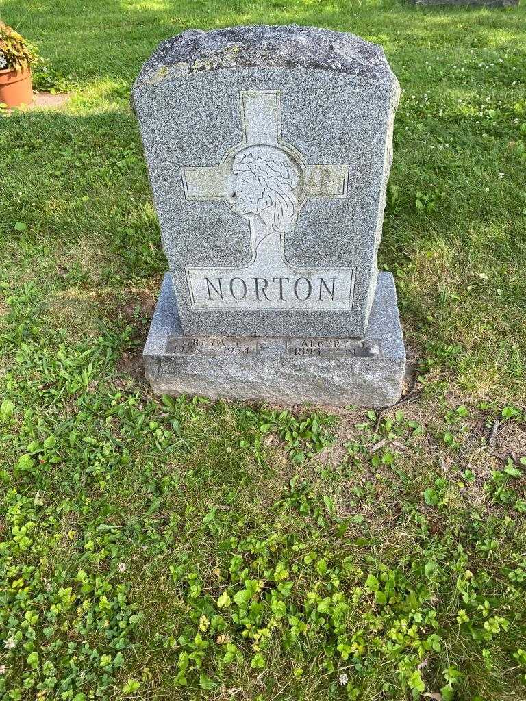 Greta L. Norton's grave. Photo 2