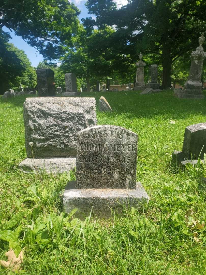 Justus Thomasmeyer's grave. Photo 3