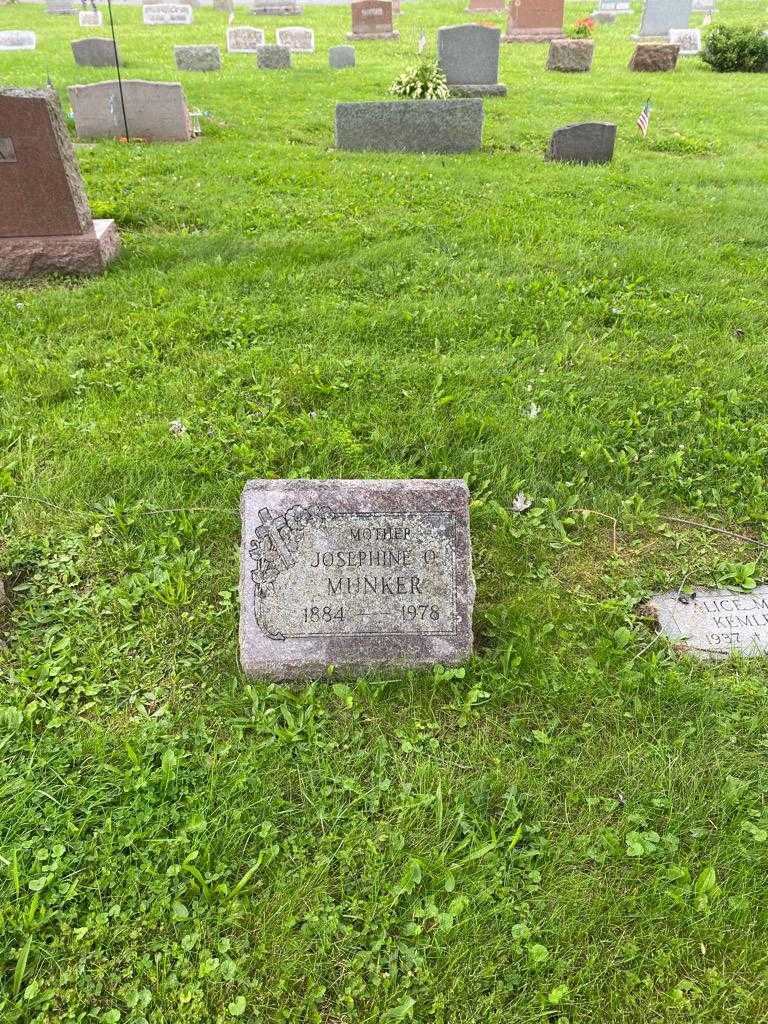 Josephine O. Munker's grave. Photo 2
