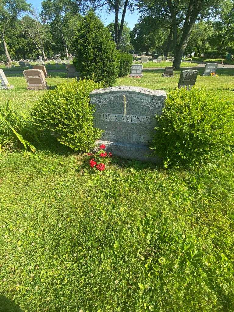 Bege De Martino's grave. Photo 1