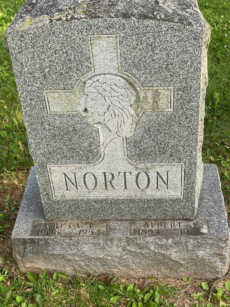 Greta L. Norton's grave. Photo 3