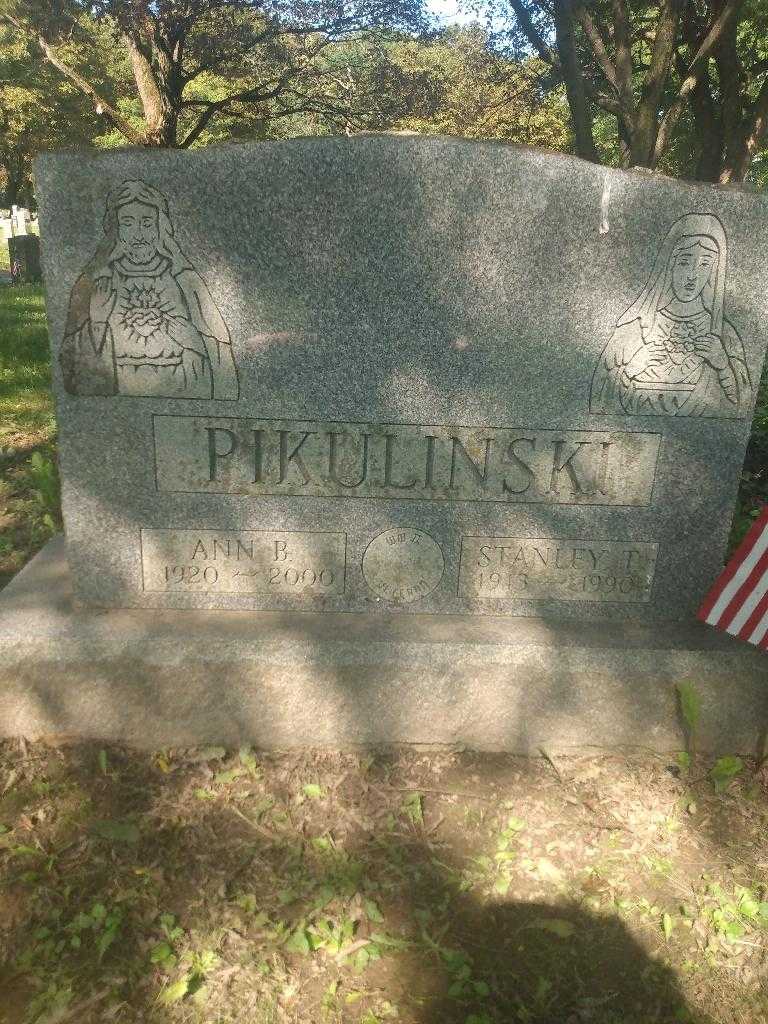 Stanley T. Pikulinski's grave. Photo 3