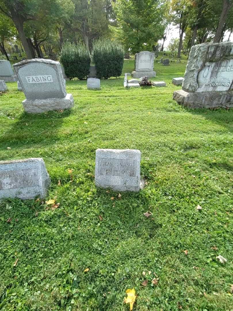 Jean Fabing's grave. Photo 1