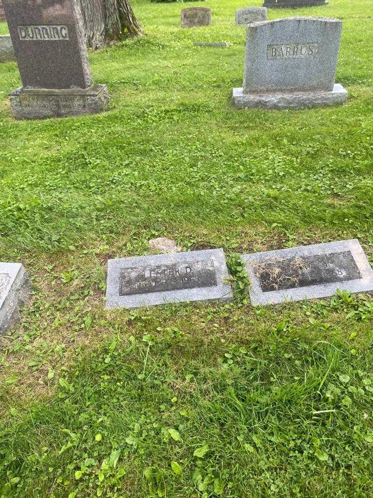 Lester D. Barrus's grave. Photo 2