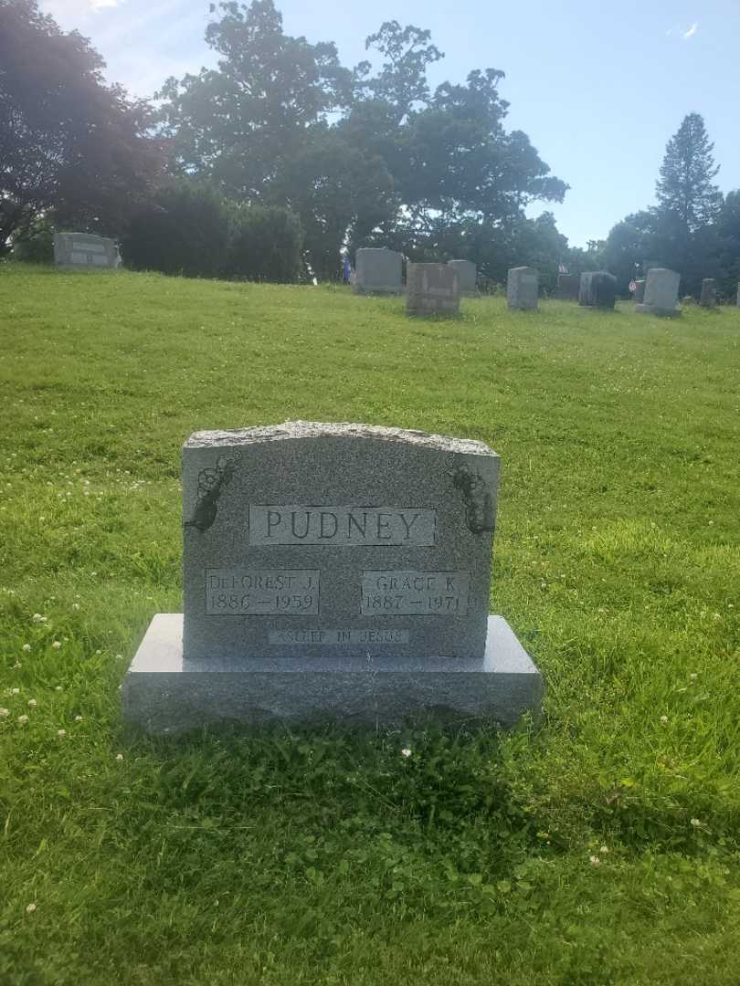 Grace K. Pudney's grave. Photo 3