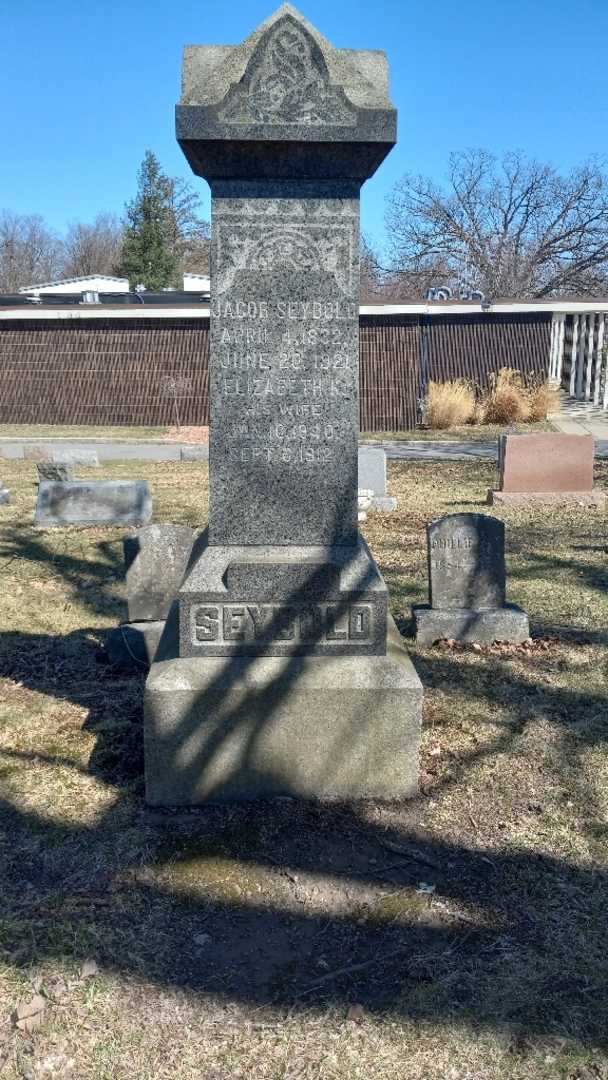 Jacob Seybold's grave. Photo 3