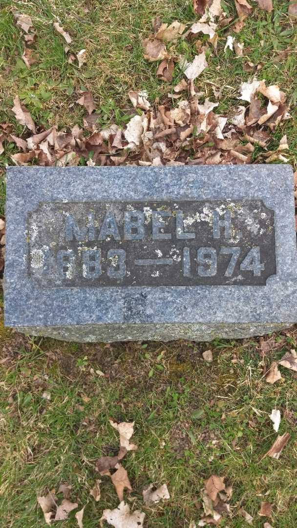 Mabel H. King's grave. Photo 3