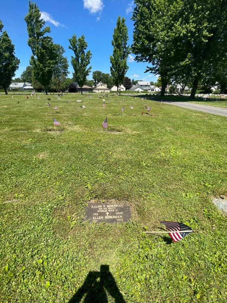 Ralph V. Horsman's grave. Photo 1