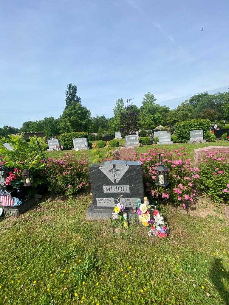 Spiros Mihou's grave. Photo 1