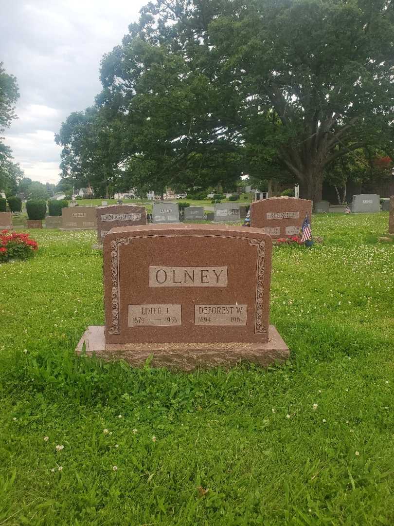 Deforest W. Olney's grave. Photo 2