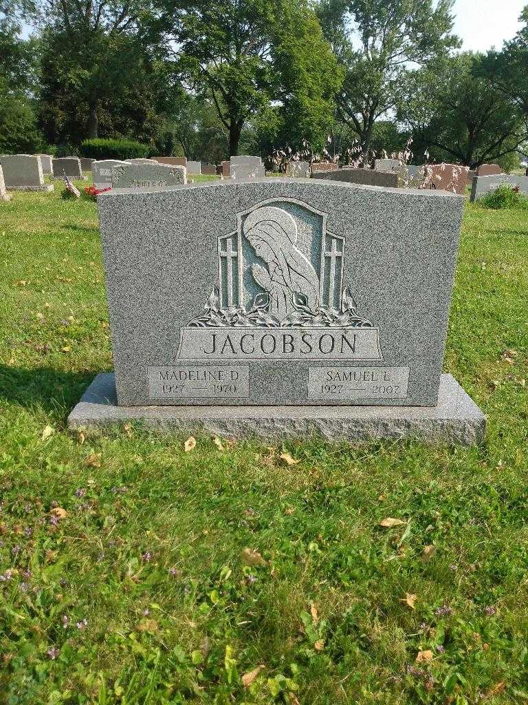 Madeline D. Jacobson's grave. Photo 2