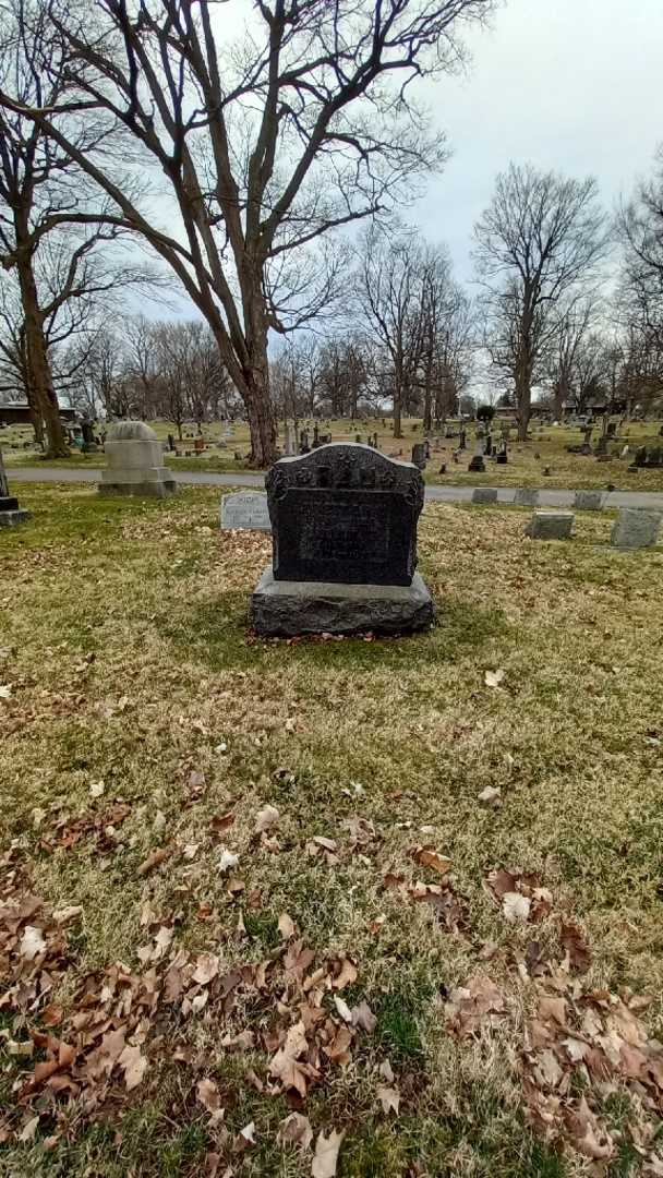 Earnest E. Rau's grave. Photo 1