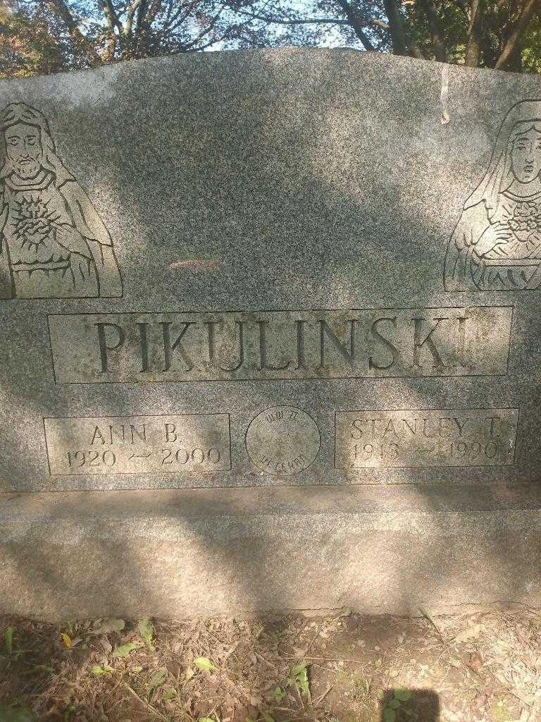 Ann B. Pikulinski's grave. Photo 3