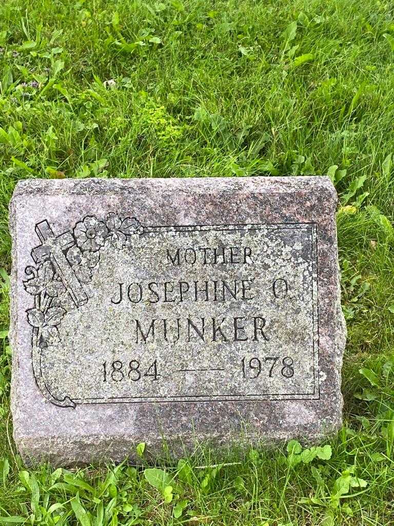 Josephine O. Munker's grave. Photo 3