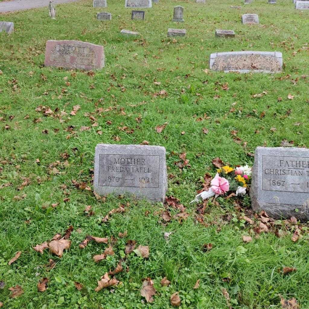 Freda Tafel's grave. Photo 1